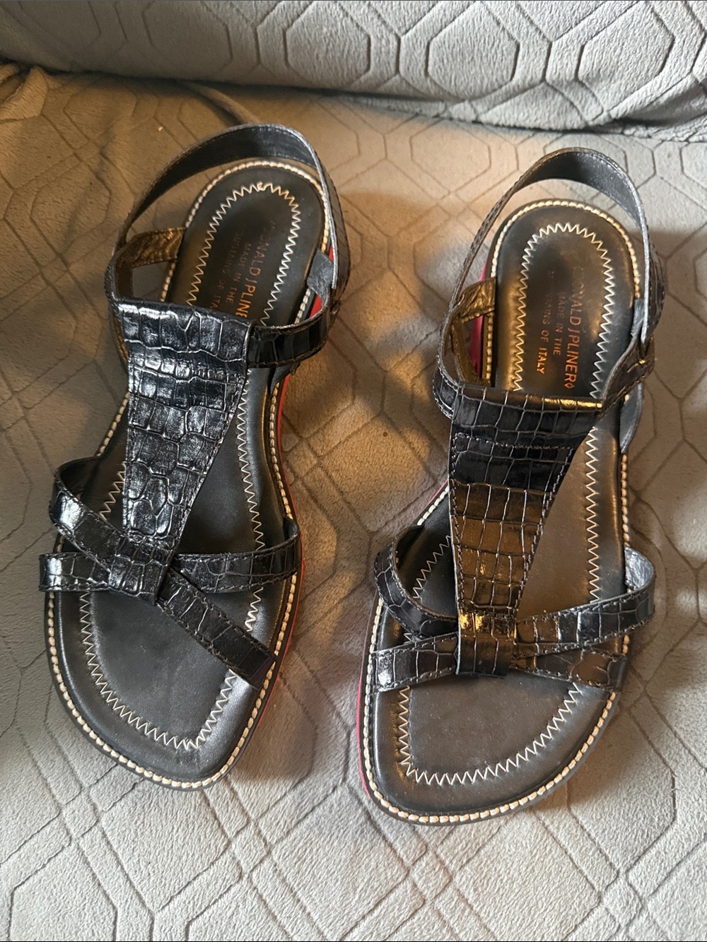 Donald Pliner Croc-Embossed Leather T-Strap Sandals- sz 10